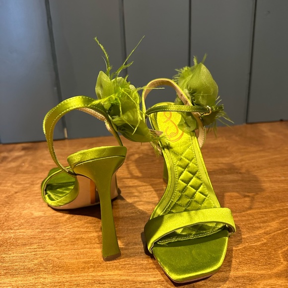 Sam Edelman Lime Green Feather Flower Satin High Heels - Picture 3 of 4